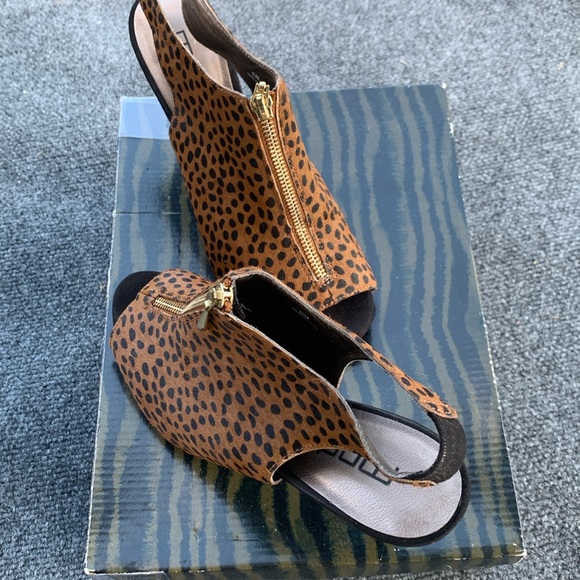 Cute leopard sling backs. - Picture 1 of 5